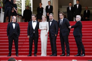 Pierre Lescure, Josh Brolin, Emily Blunt, Denis Villeneuve, Benicio del Toro y Thierry Frémaux posan en la premiere de "Sicario" en la edición número 68 del festival de Cannes.