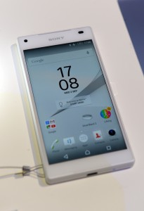 Sony presentó su nuevo teléfono insignia Z5 en tres variantes.