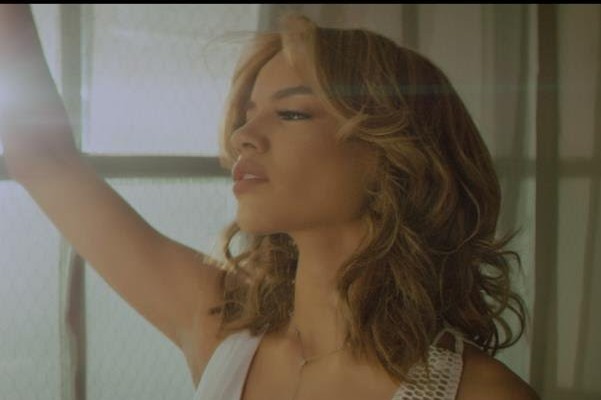 Leslie Grace