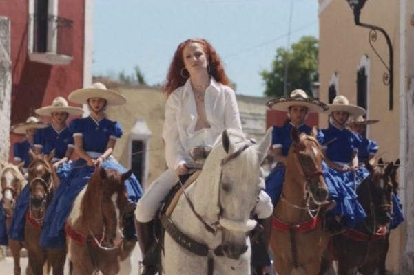 Jess Glynne 6