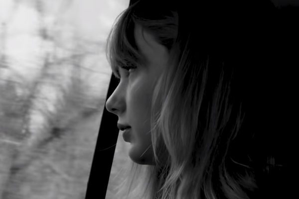 Taylor Swift 329