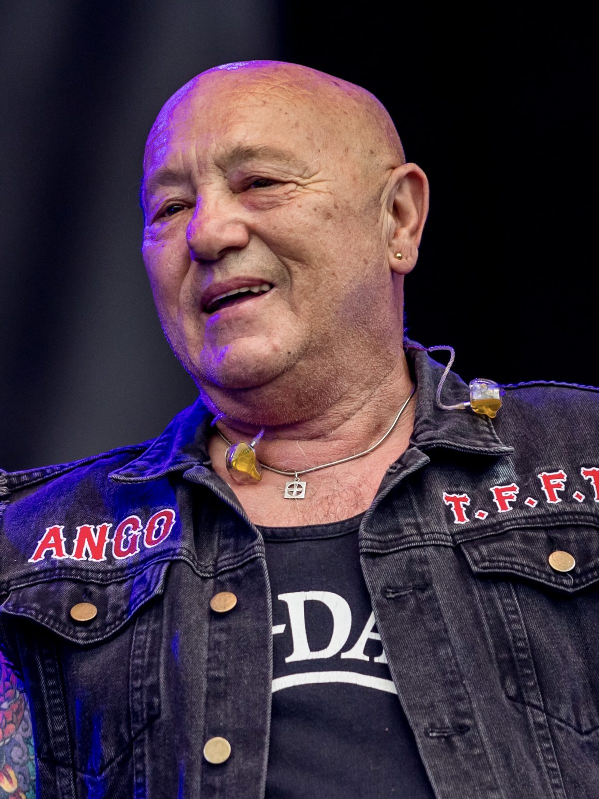 Angry Anderson, cantante de Rose Tattoo, durante el concierto del grupo en el festival Wacken Open Air de 2022