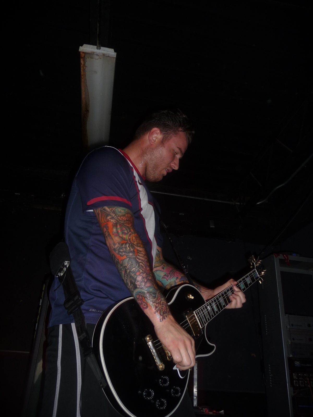 Chad Gilbert, guitarrista de New Found Glory, durante un concierto en 2010