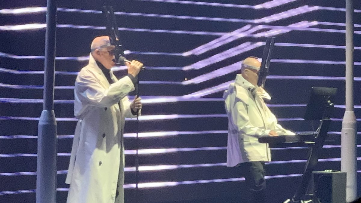 Neil Tennant y Chris Lowe, de Pet Shop Boys, durante un concierto en The Armory de Mineápolis en 2022