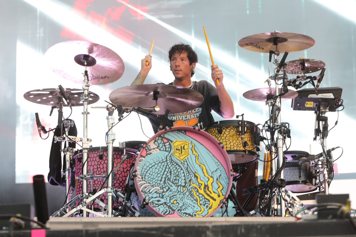 Josh Dun, batería de Twenty One Pilots, durante un concierto del dúo en 2022