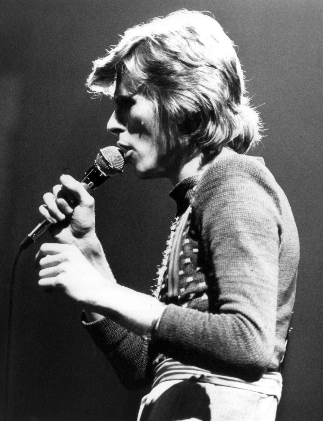 David Bowie cantando en directo en 1974