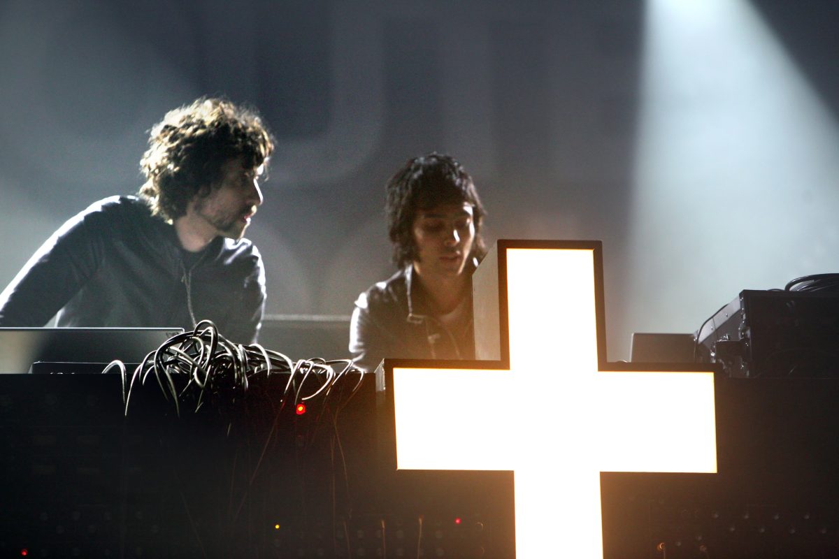 Gaspard Augé y Xavier de Rosnay, el dúo francés Justice, tras su cruz luminosa en un concierto