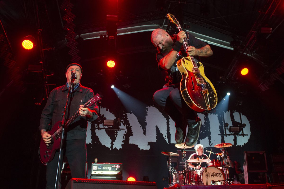 La banda Rancid en directo en el festival Hellfest de 2023
