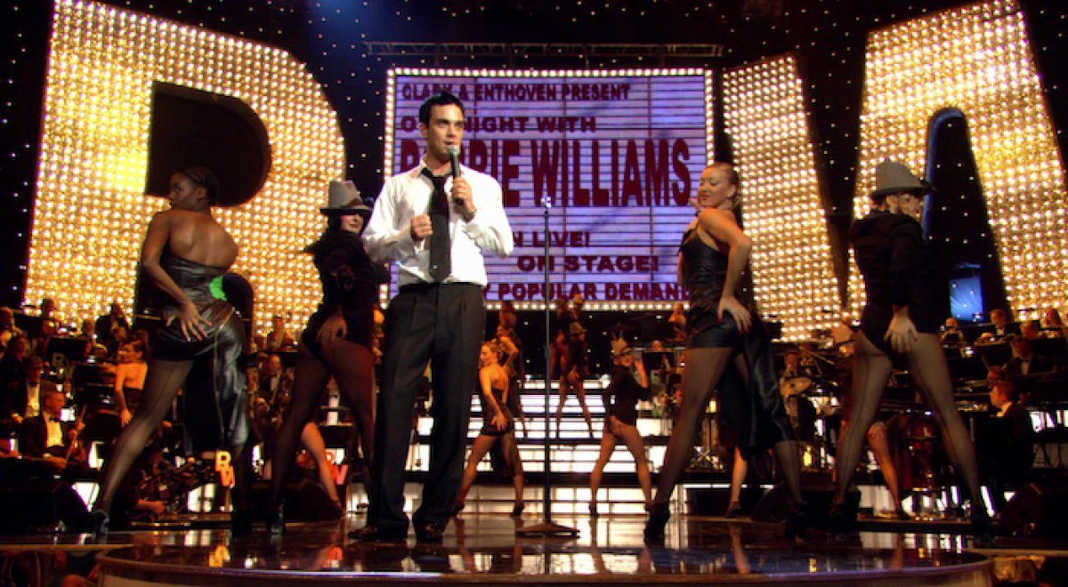 Robbie Williams durante su concierto en el Royal Albert Hall de Londres en 2001